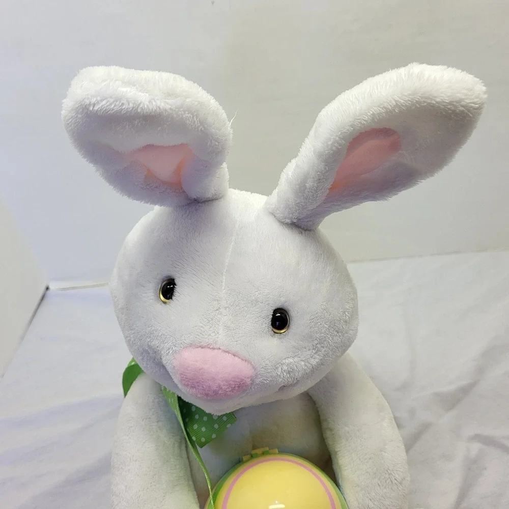 Hallmark Rockin Robin Animated Singing‎ Easter Bunny  Rabbit Chick Egg Plush EUC
